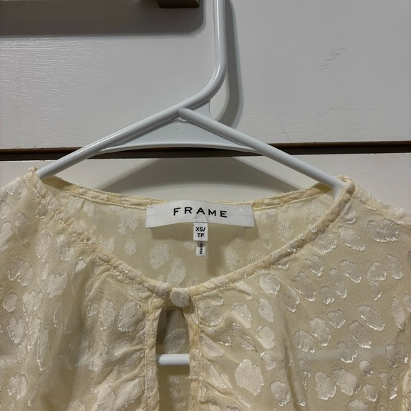 FRAME Shirred Keyhole Puff-Shoulder Top - Picture 4 of 13